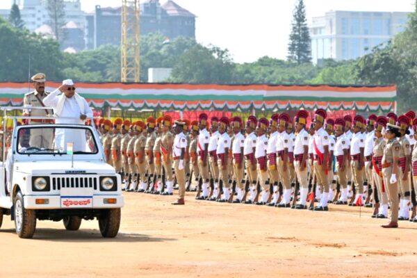 bengaluru-karnataka-cm-siddaramaiah-inspects-the-1627239