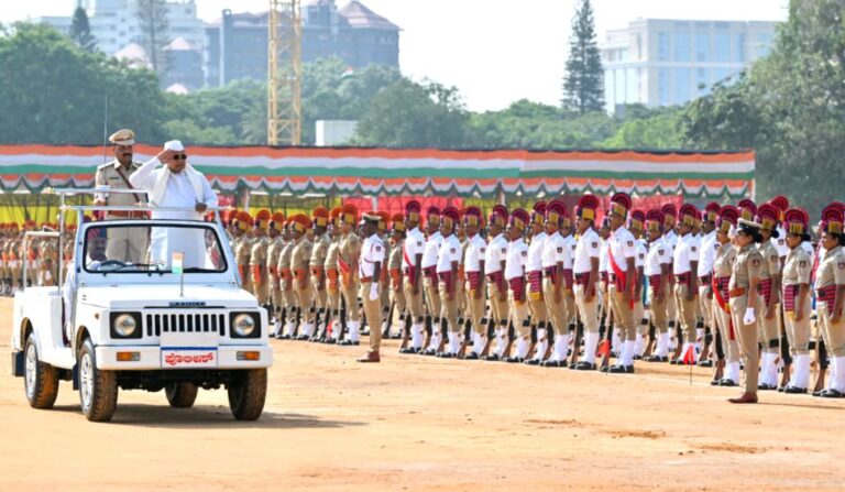 bengaluru-karnataka-cm-siddaramaiah-inspects-the-1627239